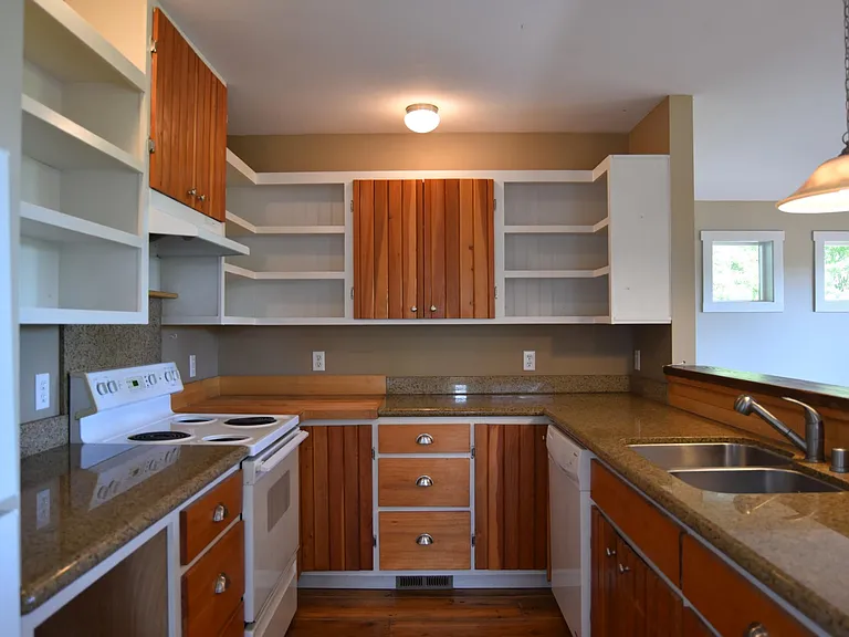 8412 Yvonne Way — Photo 8