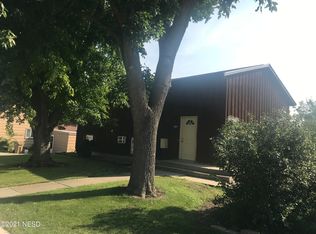 914-916 4th St NE, Watertown, SD 57201