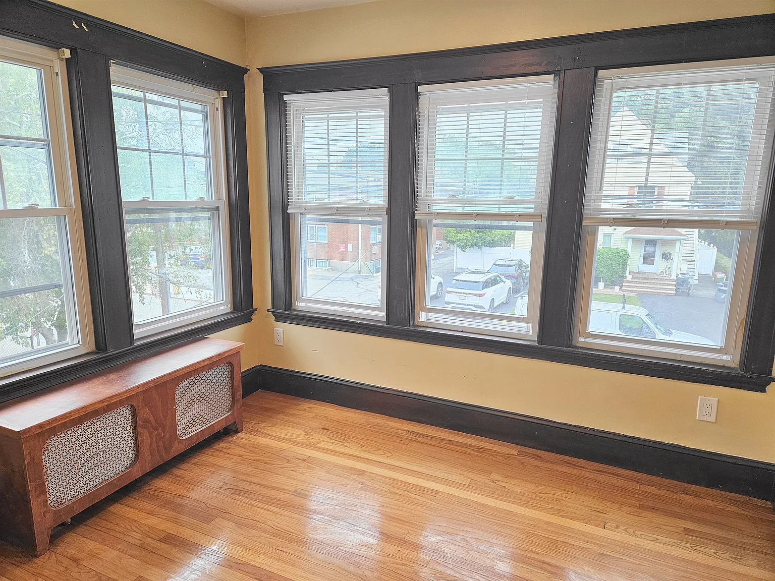 1 bed, 900 sqft, $2,300 — Photo 4