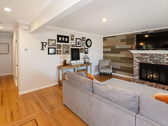 5th image of 2564 Gary Dr