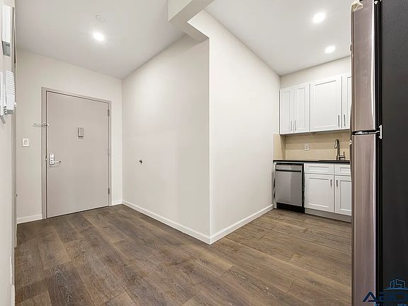 5th image of 1652 E 14th St #601