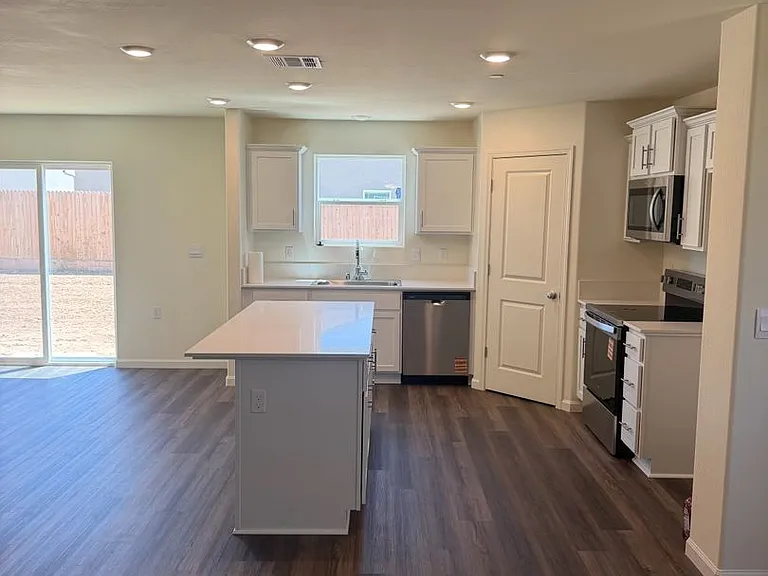656 Skyler Ln — Photo 12