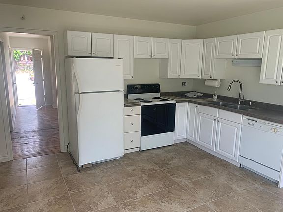3rd image of 1384 E Kensington Ave