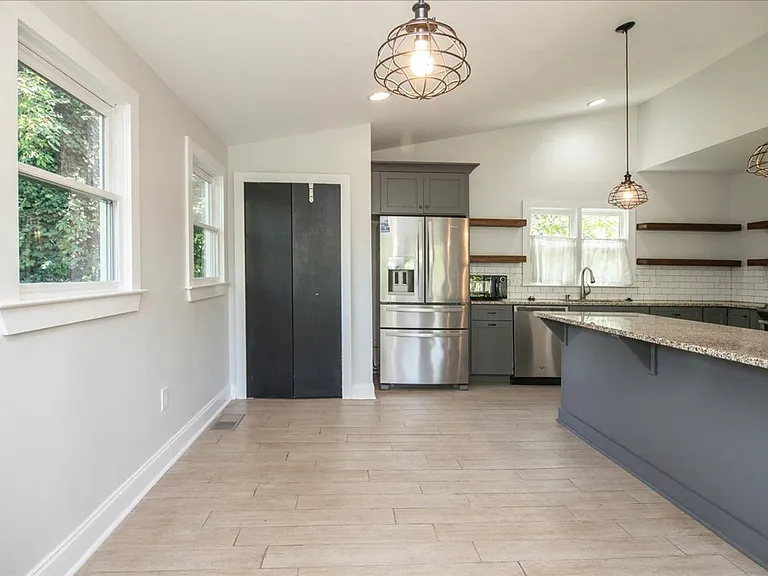 1755 Lyle Ave — Photo 19