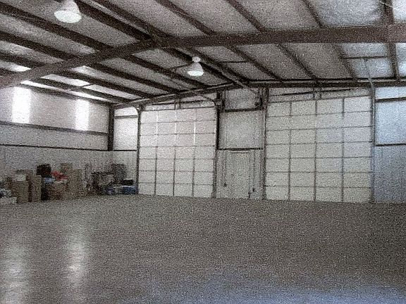 4th image of 301 Hackberry Cir