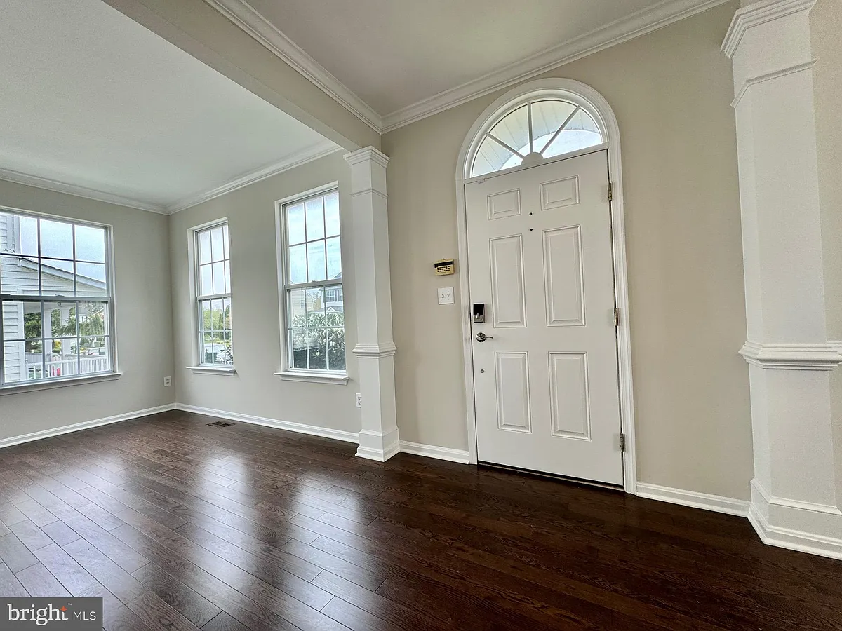 Building Photo - 12434 Iona Sound Dr