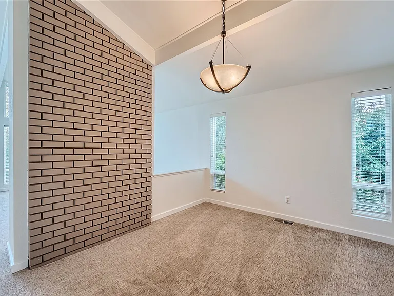 17308 NE 13th Pl — Photo 7
