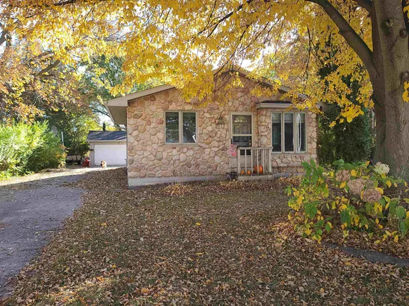 228 E Green Bay St, Pulaski, WI 54162