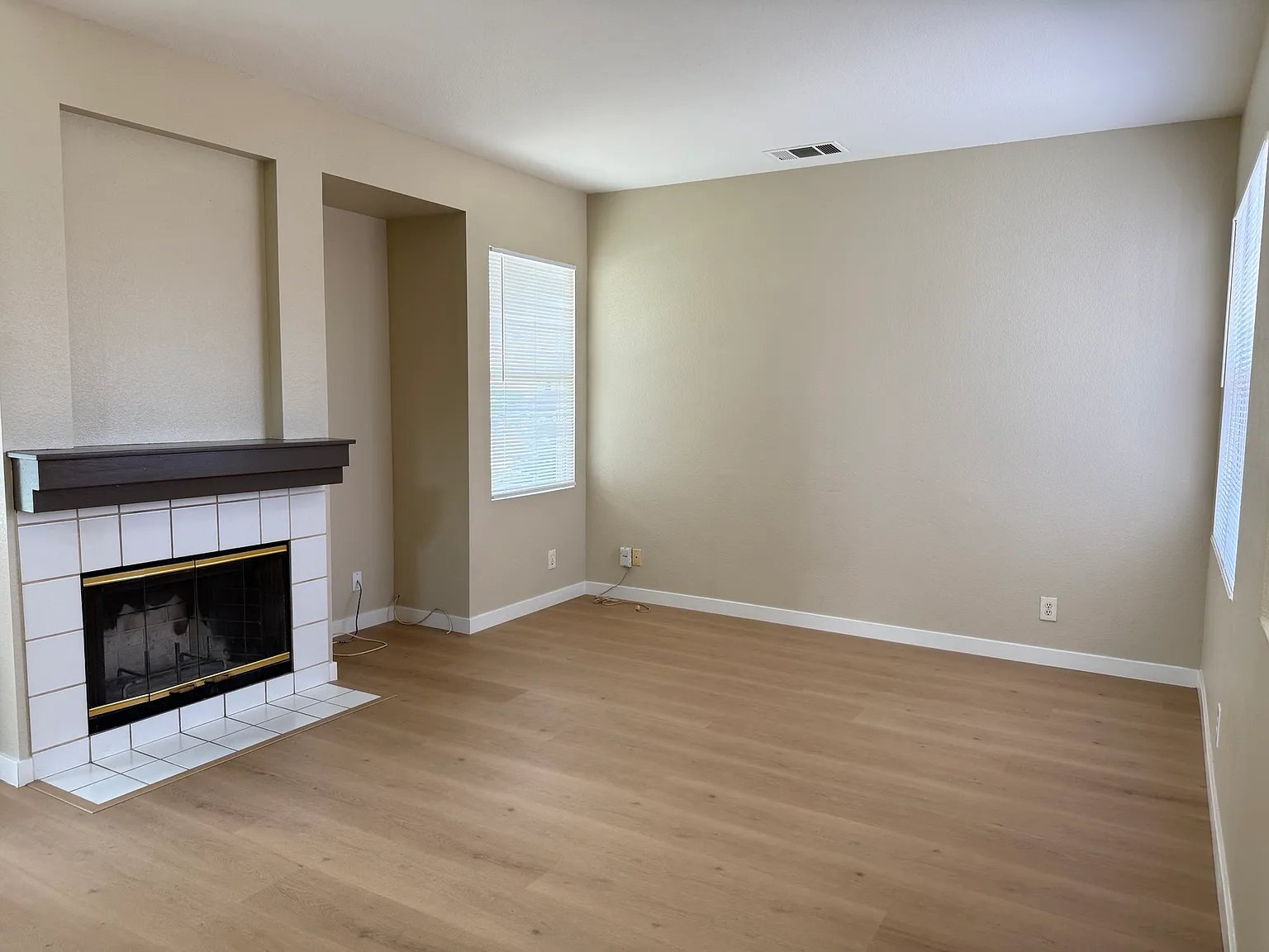 3 bed, 2.5 bath, 1328 sqft, $2,995 — Photo 4