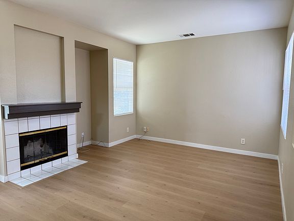 4th image of 39561 Tischa Dr