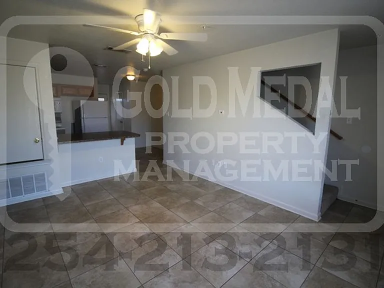 1103 Lansberry Ct — Photo 2