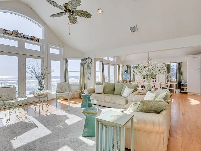 881 Dune Rd — Photo 7