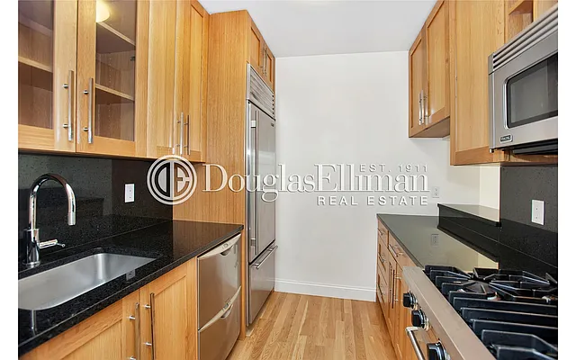 Rented by Douglas Elliman | media 27