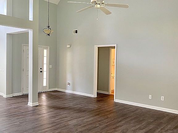 3rd image of 12 Stoneridge Pl