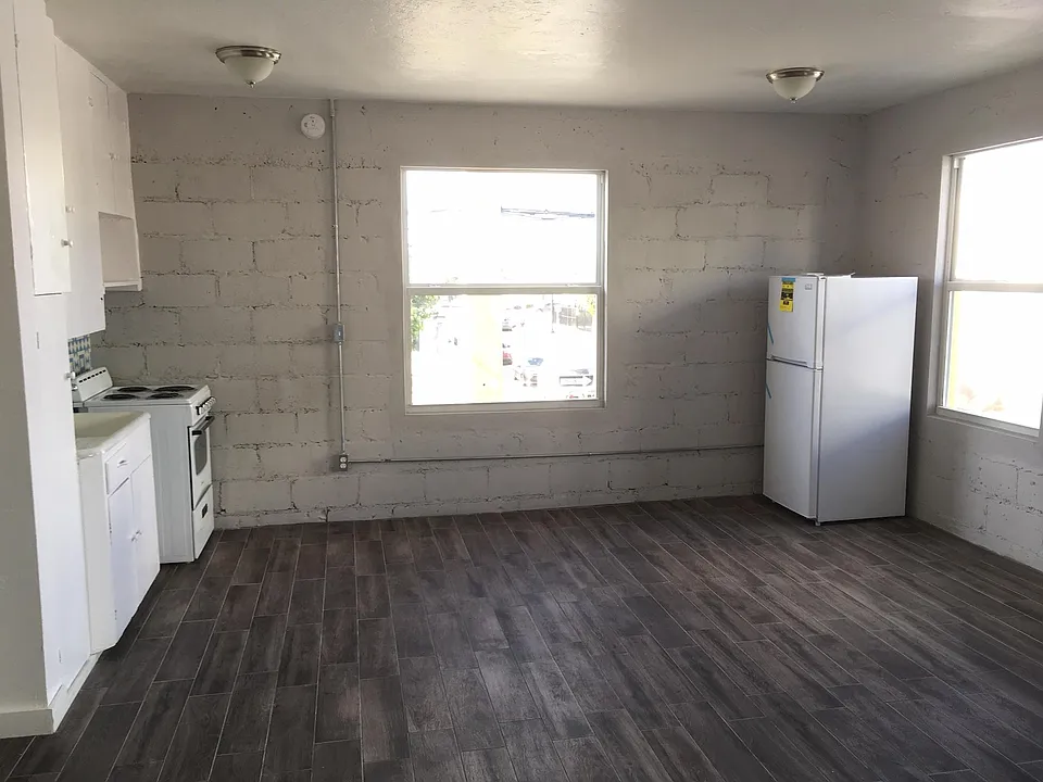 240 NW 8th Ave #2