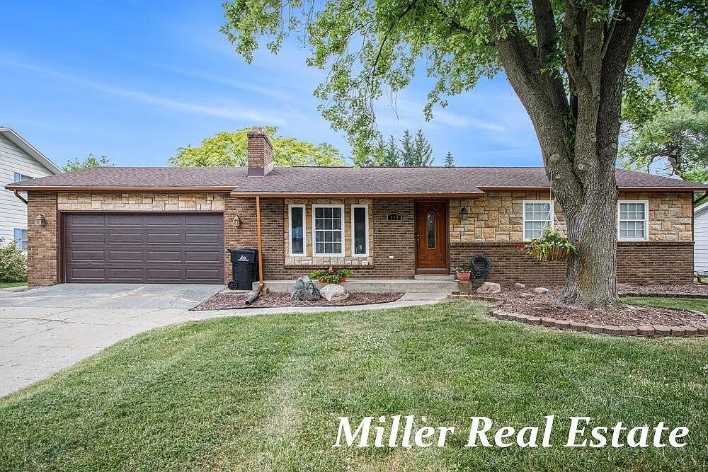 115 W North St photo 1