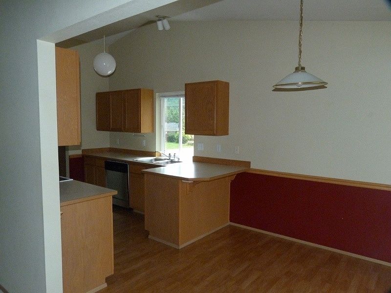 2nd image of 146 Baumgartner Pl N