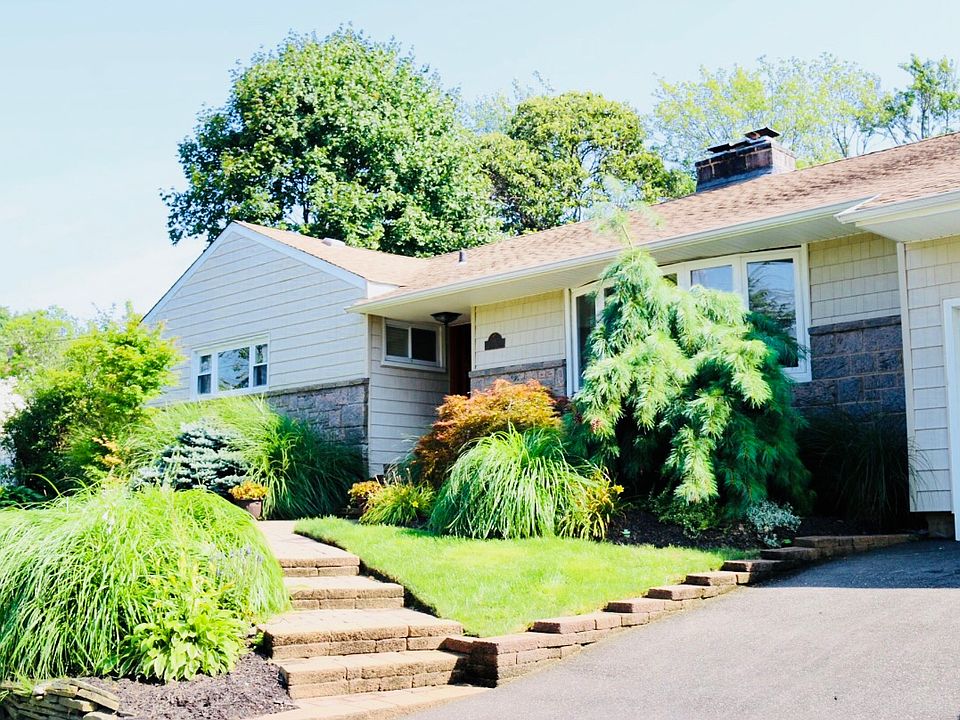 1st image of 98 Laurel Dr