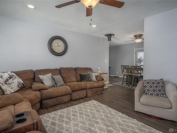 3rd image of 305 Montana Dr