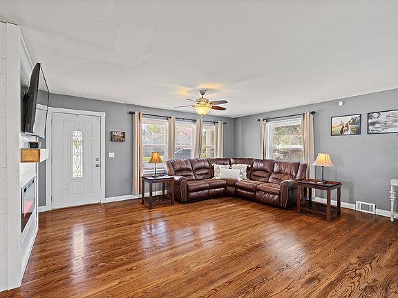 3rd image of 635 Suthard Dr