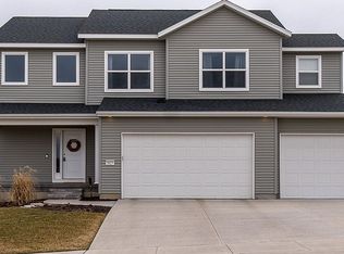 3127 Hillsboro Dr SW, Cedar Rapids, IA 52404