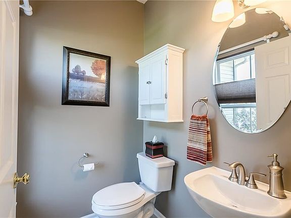 5th image of 150 Christina Dr
