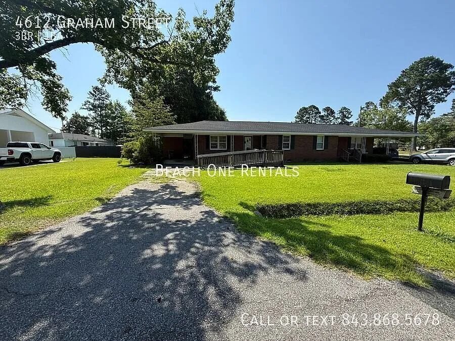 **Move In Now. Pay Later. First Rent Due November 1st Loris - 3 Bedroom / 1 Bathroom Duplex — Photo 2