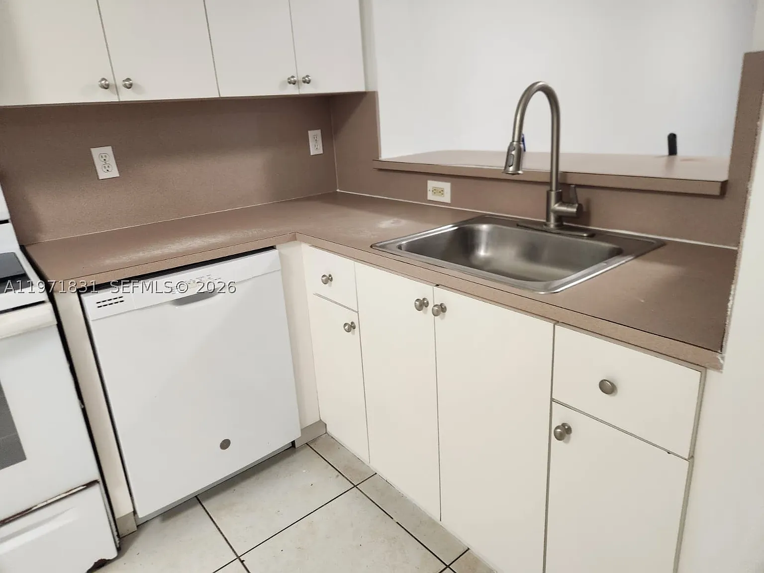 2 bed, 2.0 bath, 822 sqft, $1,790 — Photo 3