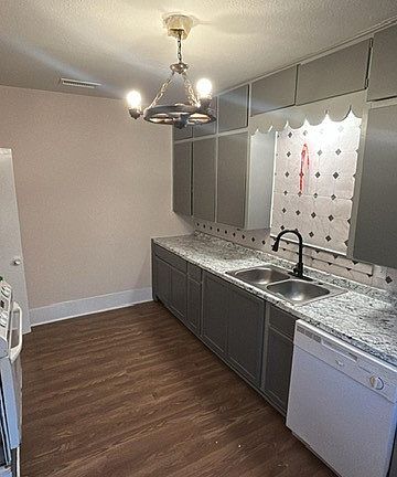 5th image of 1038 E Maddox Ave