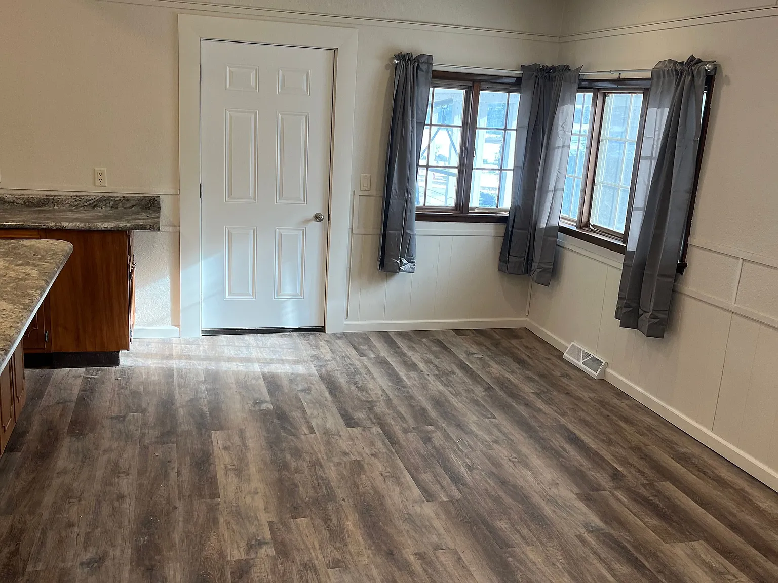 2 bed, 1.0 bath, $1,050 — Photo 3