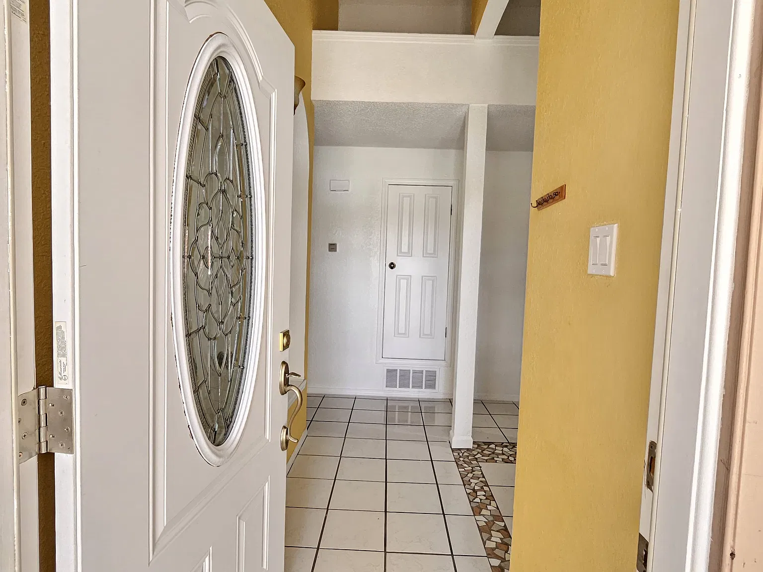 3 bed, 1.5 bath, 1103 sqft, $1,450 — Photo 2