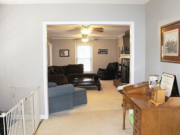 5th image of 300 Ogden Dr