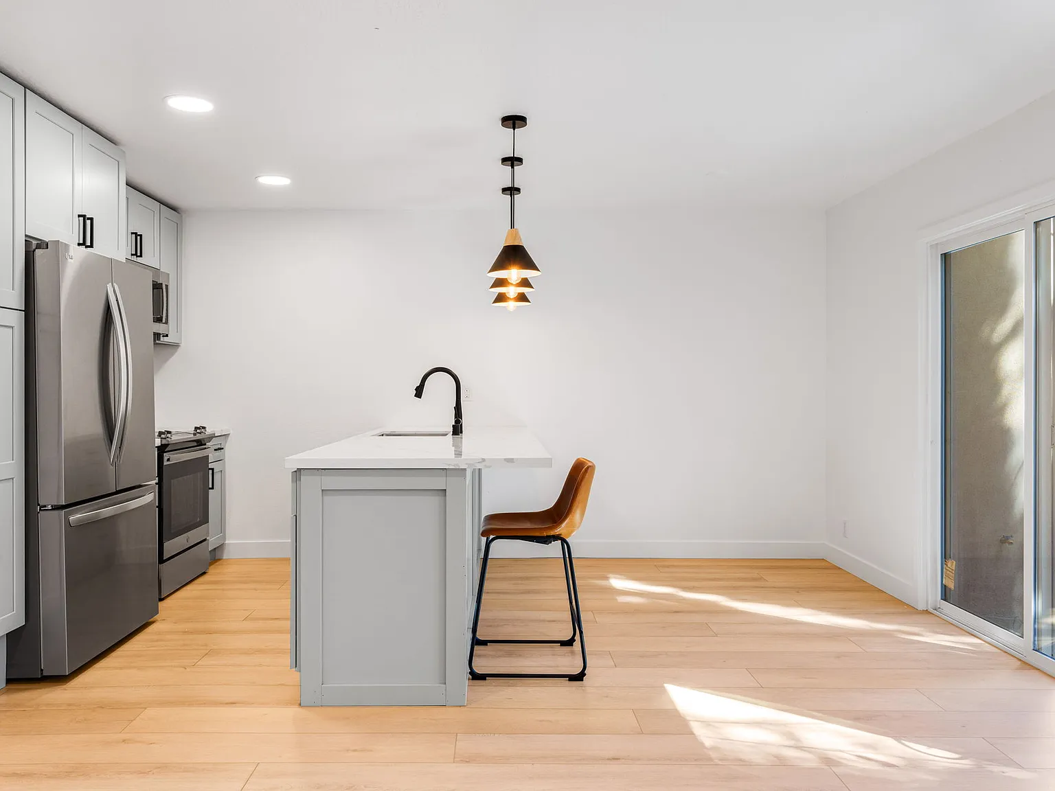 2 bed, 1.5 bath, 1023 sqft, $3,950 — Photo 4