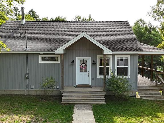 4th image of 135 Pine Point Rd