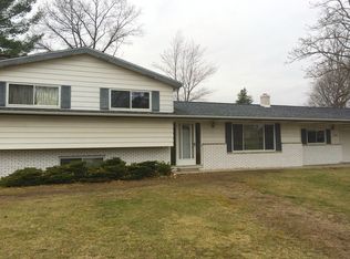 11375 Colonial Woods Dr, Clio, MI 48420