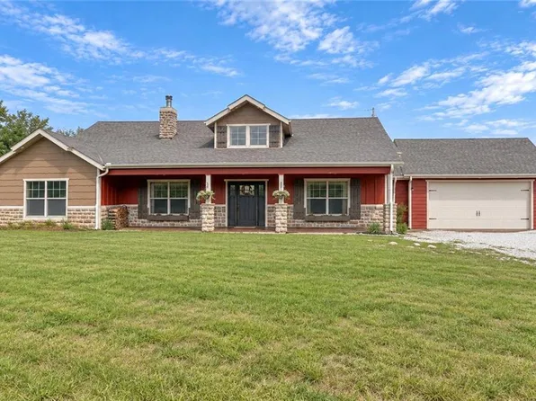 24211 E 223rd St, Harrisonville, MO 64701