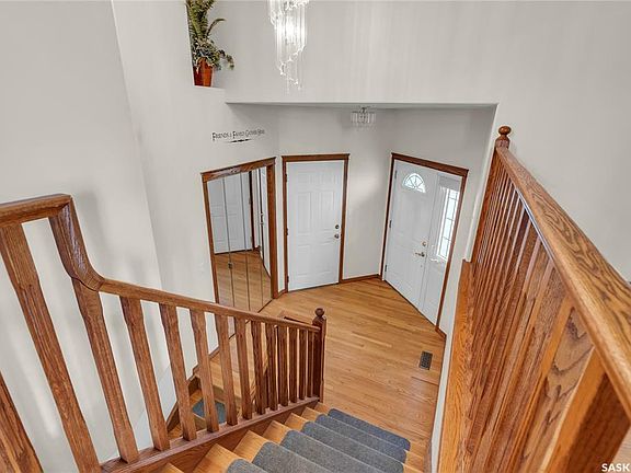 3rd image of 100 6th Ave E
