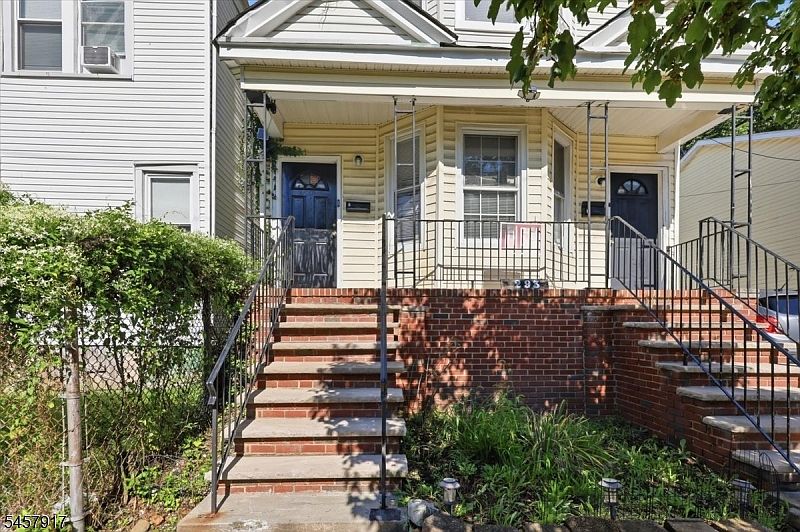 1st image of 293 Ogden St