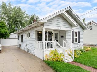 325 Pierce Ave, Little Chute, WI 54140