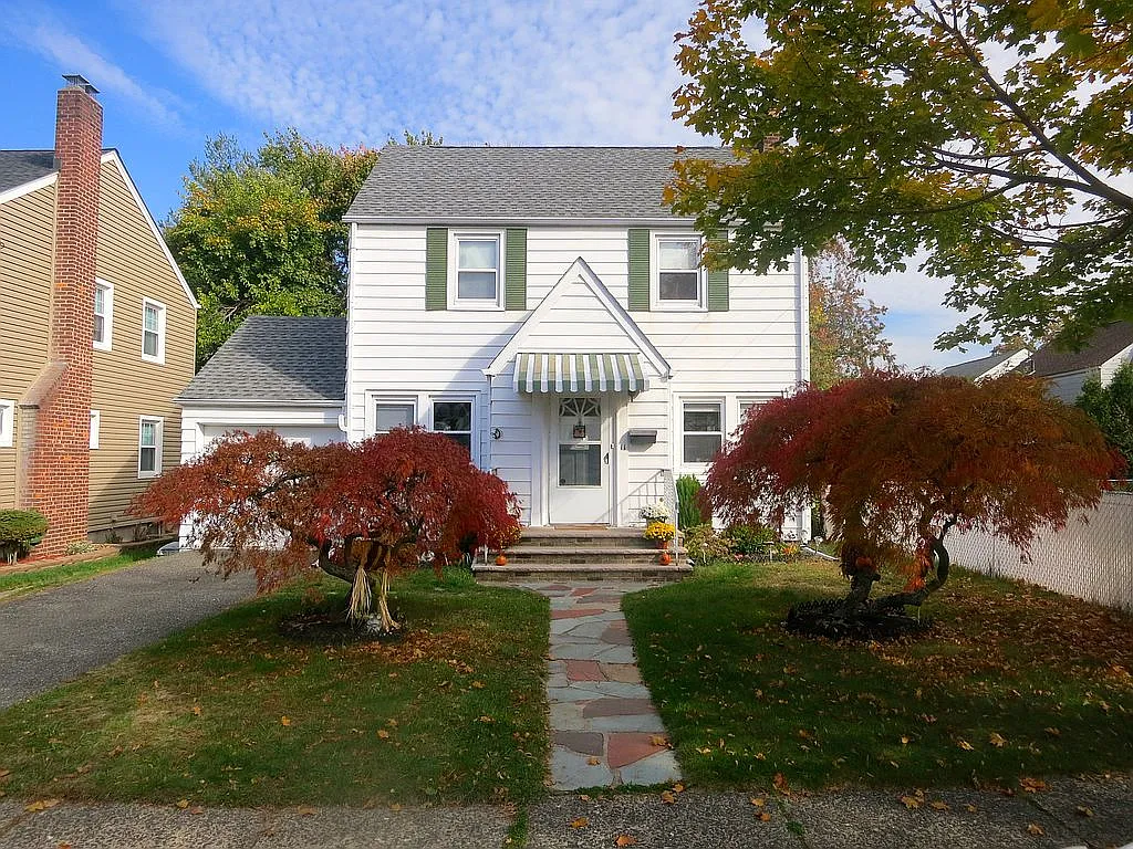 11 High Park Pl photo 1