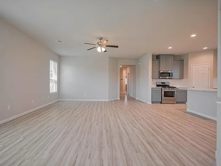 101 Eliana Shores Dr — Photo 4