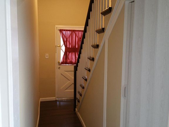 5th image of 1333 Hoover Ave #C