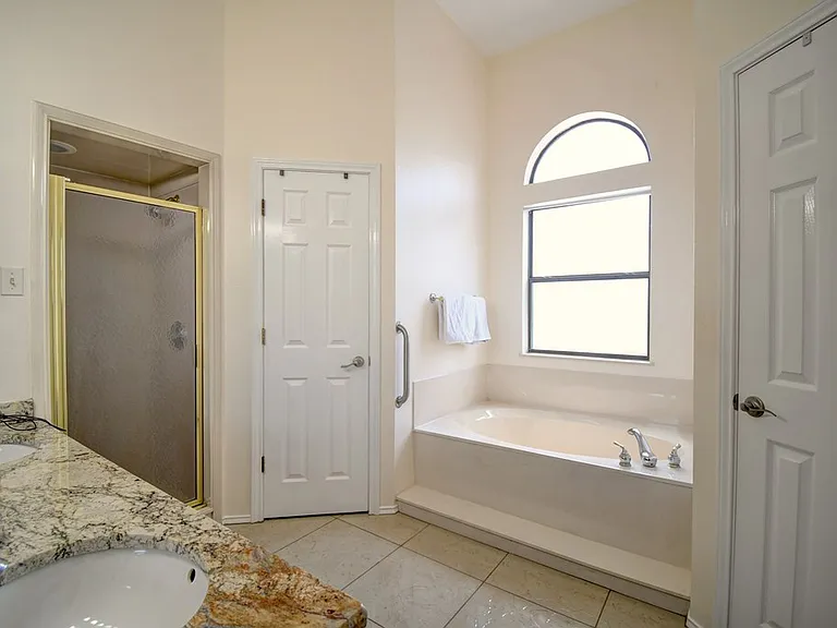 719 Oak Hollow Dr — Photo 27