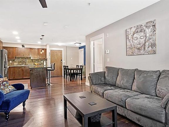 5th image of 2955 Diamond Cres #111