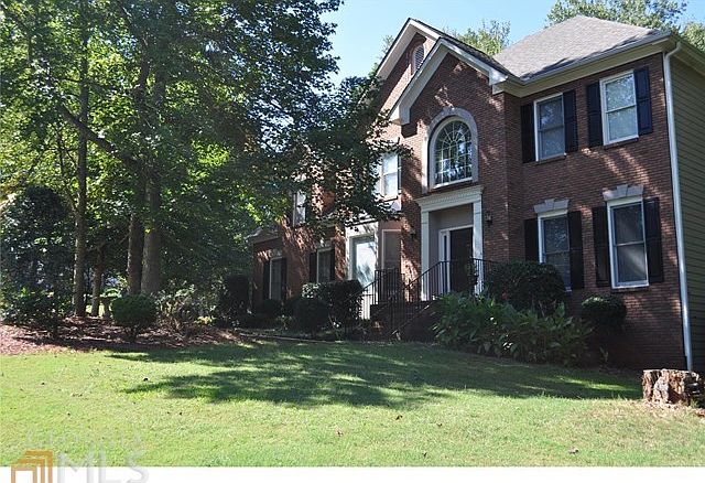 FRONT OF HOUSE WITH BEAUTIFUL FRONT YARD