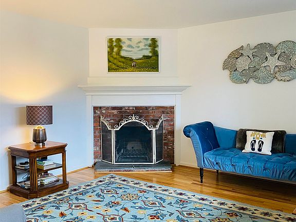 2nd image of 15 College Hill #15