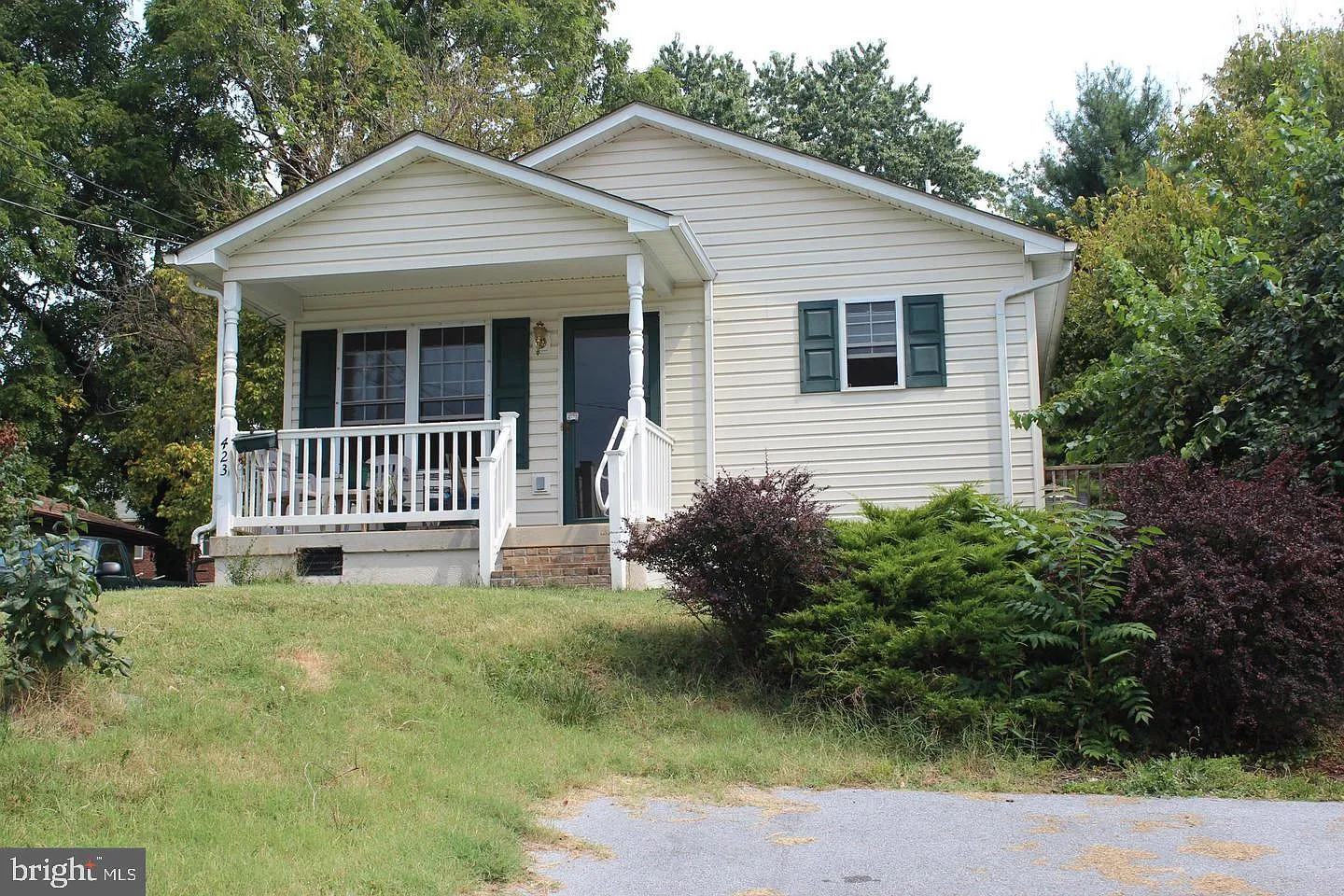 423 Cherrydale Ave photo 1