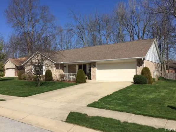 402 Apple Valley Dr, Lewisburg, OH 45338