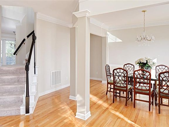 4th image of 502 Fieldstone Ct
