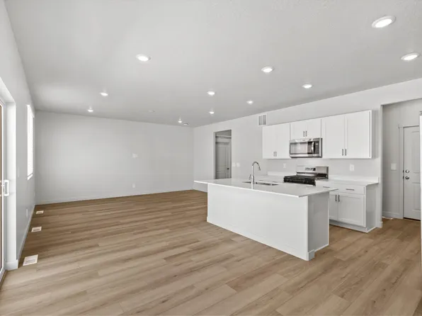 944 E Cody St, Eagle Mountain, UT 84005